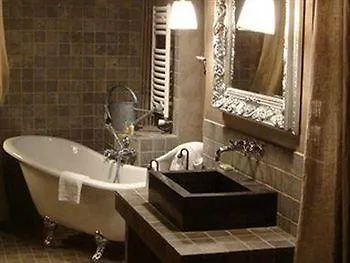 Hotel De La Tour Châtillon-sur-Chalaronne 3*,